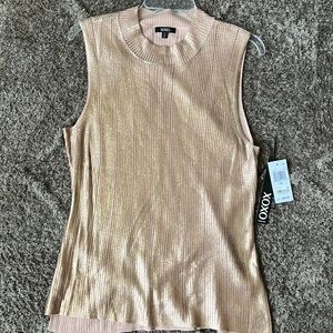 sleeveless top